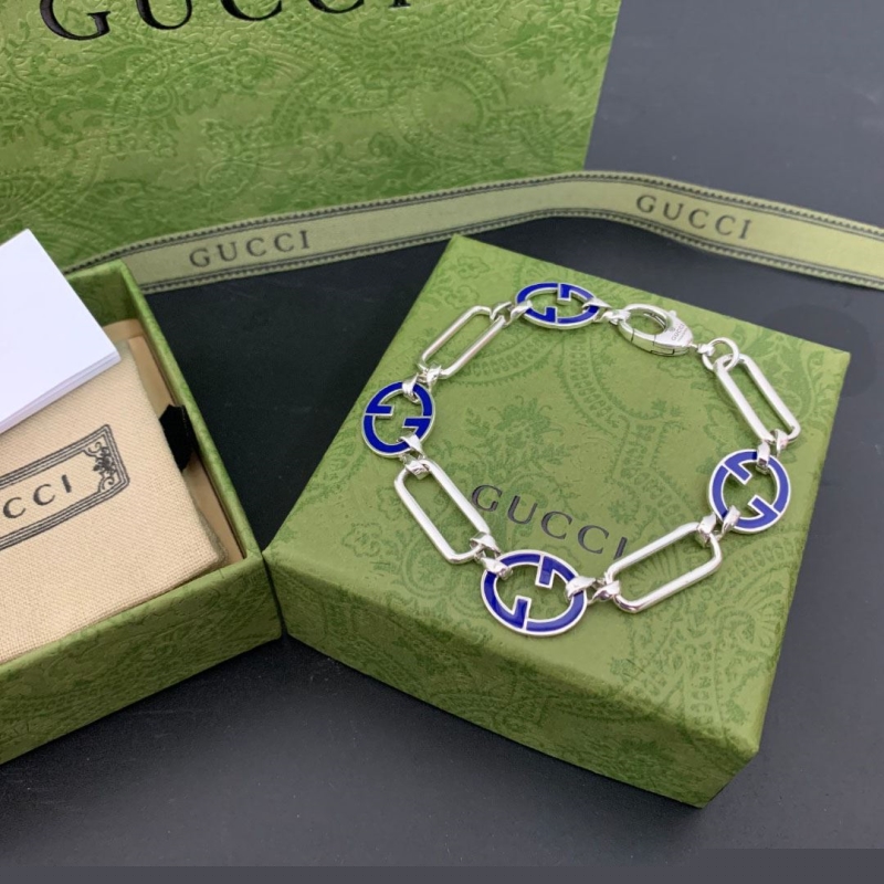 G*u*i bracelets